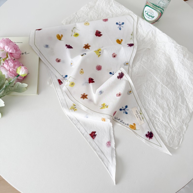 Women'S Korean Accessories - ผ้าพันคอแฟชั่นเกาหลี ผ้าพันคอพิมพ์ลายสามเหลี่ยมสีขาว ผ้าพันคอพิมพ์ลายดอกไม้ ผ้าพันคอผ้าไหมทรงสี่เหลี่ยมยอดนิยม