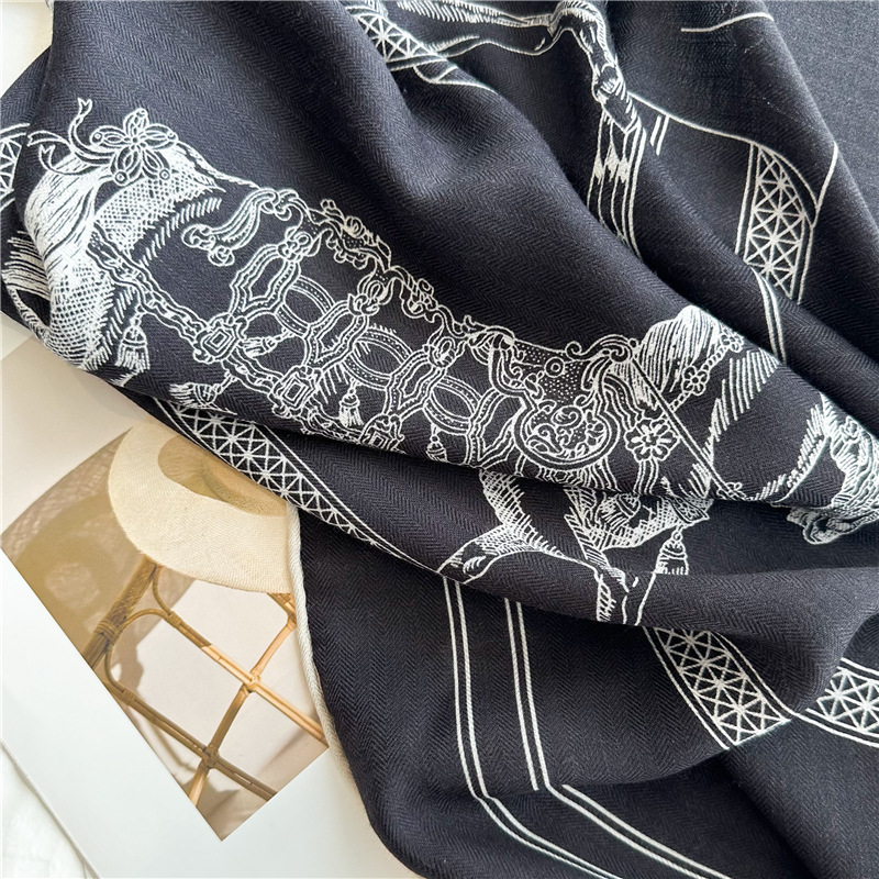 Black Horse Wool Silk Blend ผ้ - Women Accessories Brands บทวิจารณ์และราคา