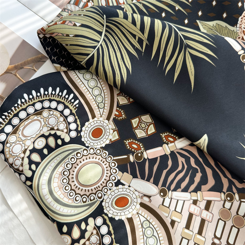 ผ้าไหมผ้าพันคอ 90 ซม.ยี่ห้อ Lu - Women Accessories Brands บทวิจารณ์และราคา